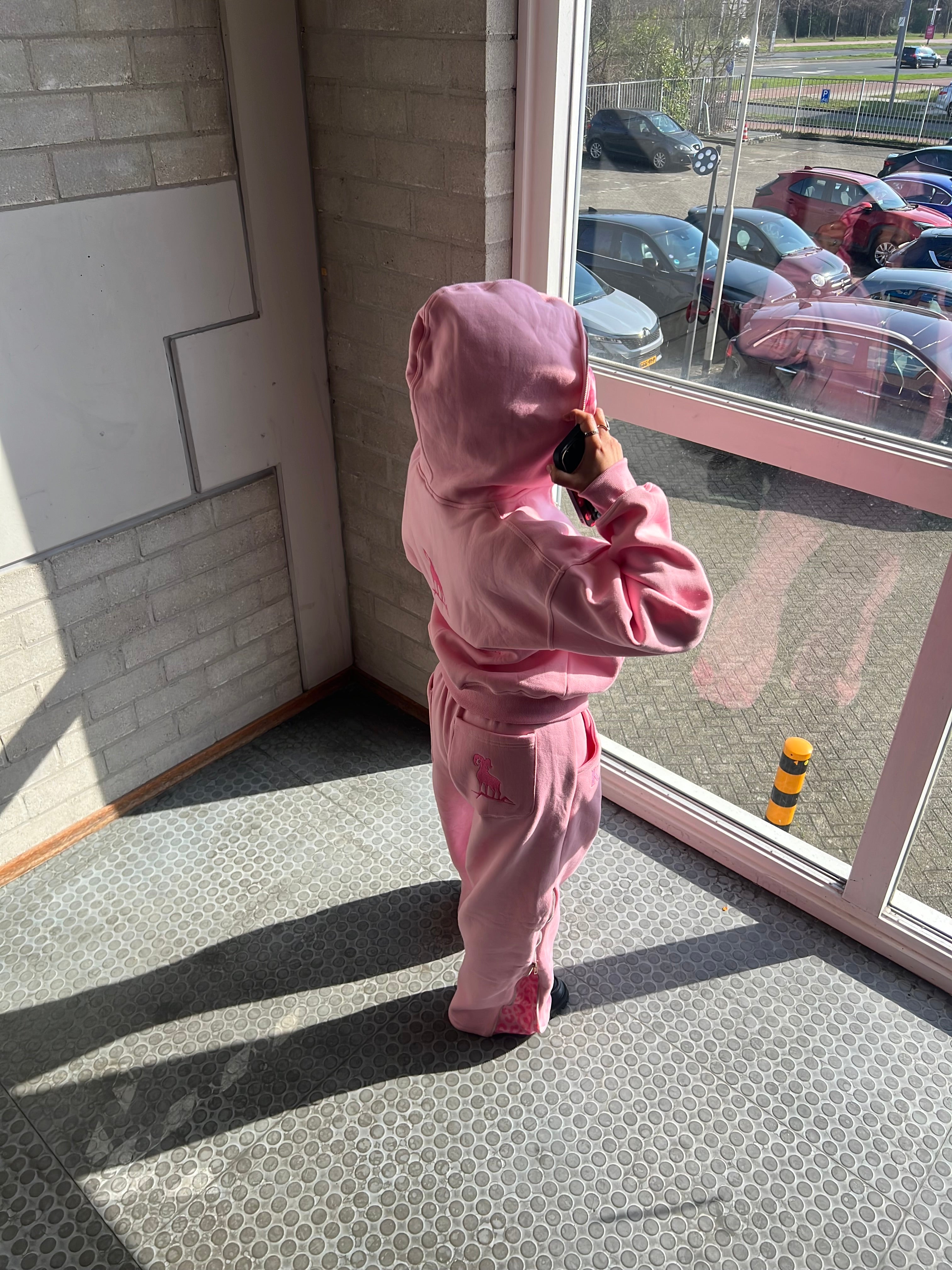 KYNAÍ ZIP-UP HOODIE