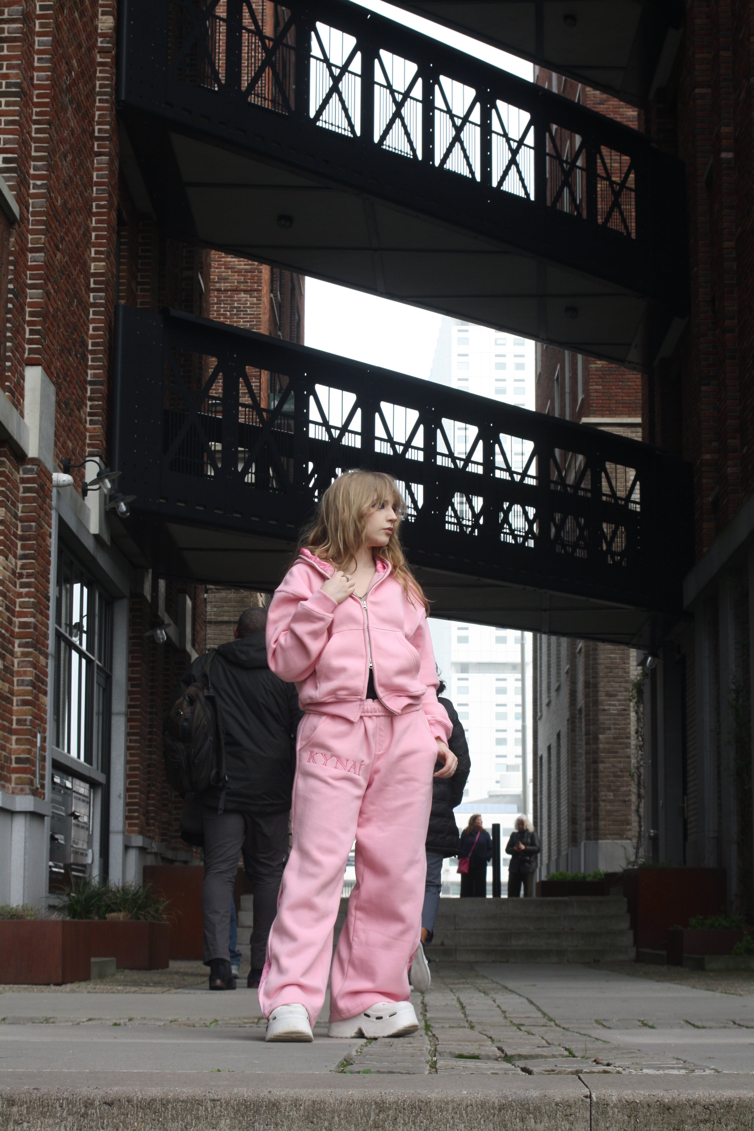 KYNAÍ ZIP-UP HOODIE